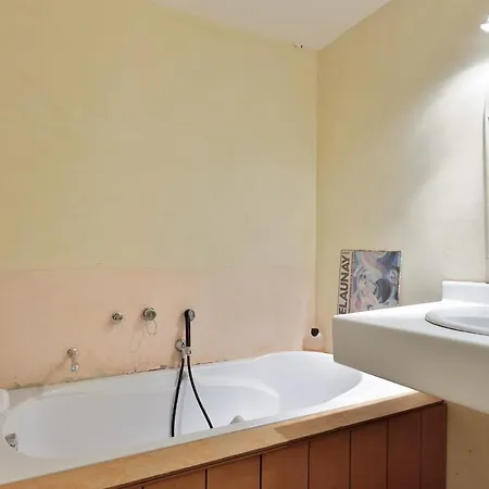 Superb Town House With Private Courtyard - Welkeys Paryż