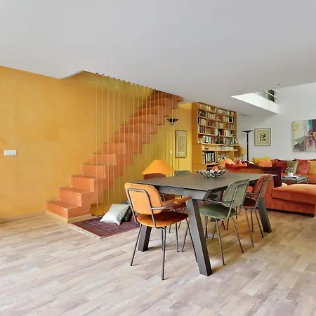 Superb Town House With Private Courtyard - Welkeys Apartament