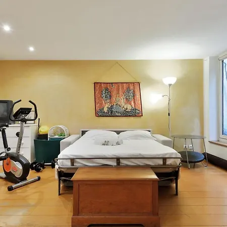 Superb Town House With Private Courtyard - Welkeys Apartament Paryż