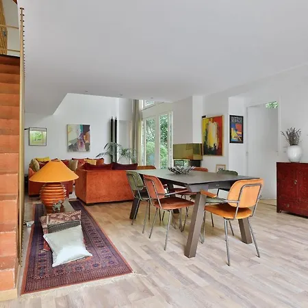 Superb Town House With Private Courtyard - Welkeys * Paryż