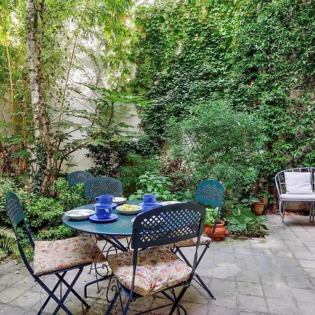 Apartament Superb Town House With Private Courtyard - Welkeys Paryż