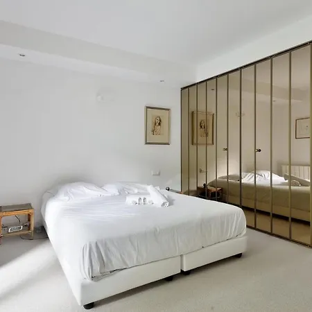 Apartament Superb Town House With Private Courtyard - Welkeys