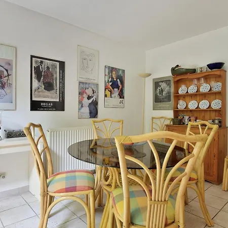 Superb Town House With Private Courtyard - Welkeys Paryż