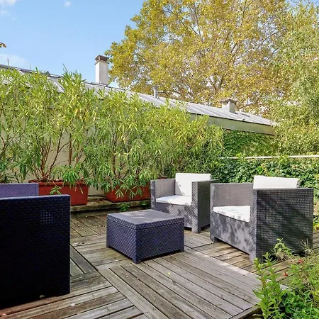 Superb Town House With Private Courtyard - Welkeys Apartament