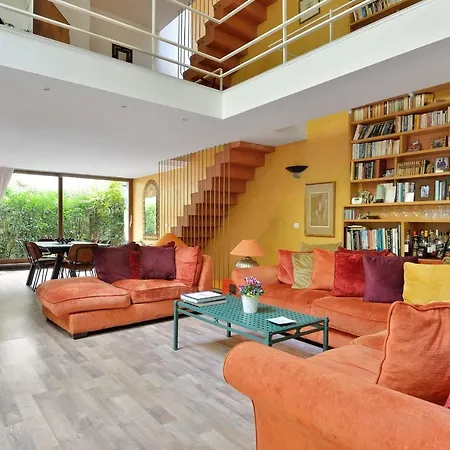 Superb Town House With Private Courtyard - Welkeys Apartament *